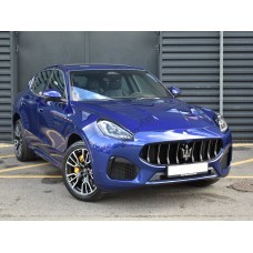 Maserati Grecale 2023 - лекало экрана мультимедиа