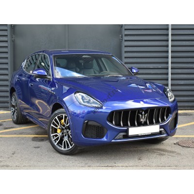 Maserati Grecale 2023 - лекало экрана мультимедиа