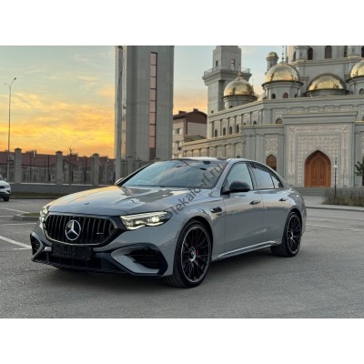 Mercedes-Benz E AMG 2024 - лекало экрана мультимедиа