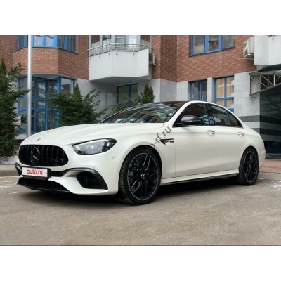 Mercedes-Benz E-Class (2020) AMG 63 - лекало экрана мультимедиа