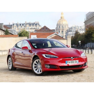 Tesla Model S 2018 - лекало экрана мультимедиа